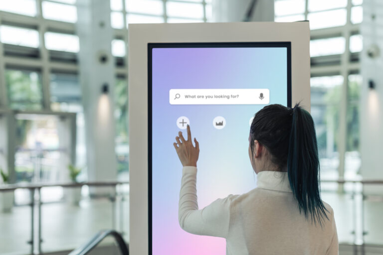 Kiosques interactifs : Une nouvelle manière d’engager les passants